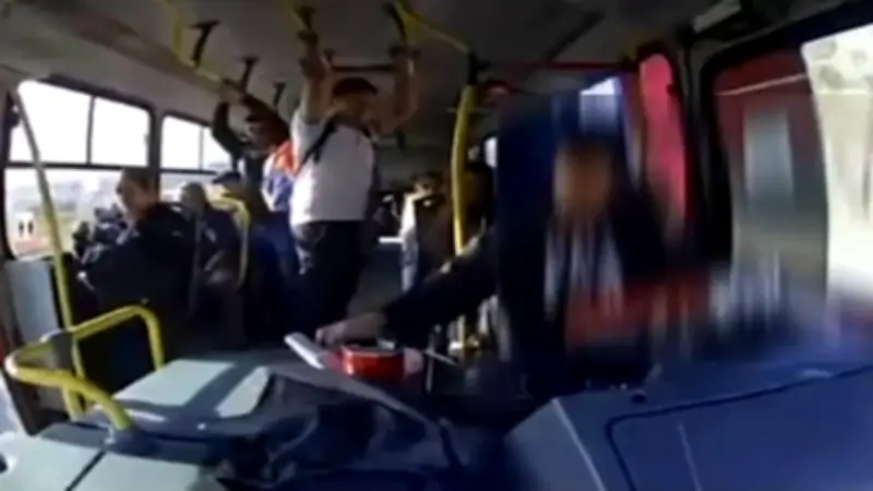 Chofer de Jalisco salva a pasajeros embistiendo a agresores en bloqueos violentos