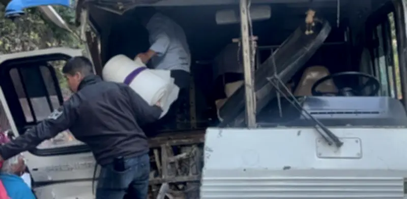 Choque en Constituyentes: Autobús con peregrinos impacta camioneta, más de 15 heridos