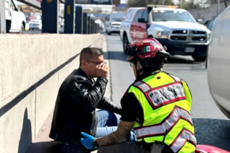 Choque múltiple en carretera deja un herido tras volcadura de vehículo