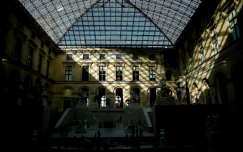 Christophe Leribault asume la dirección del Louvre tras robo histórico y crisis de seguridad