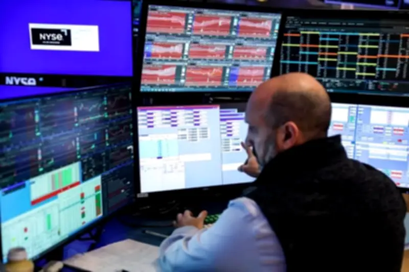 Cierran mercados de Estados Unidos con tendencia estable tras jornada de volatilidad