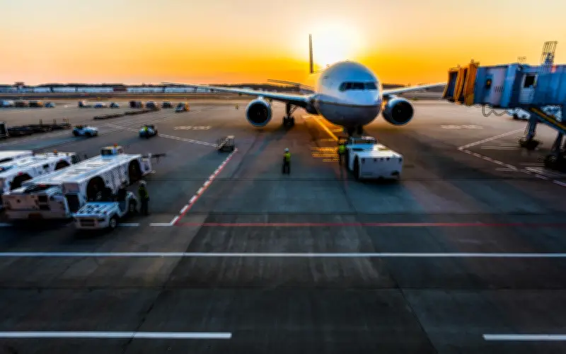 Cierre de Emergencia en Aeropuerto de Newark por Evacuación de Avión con Humo