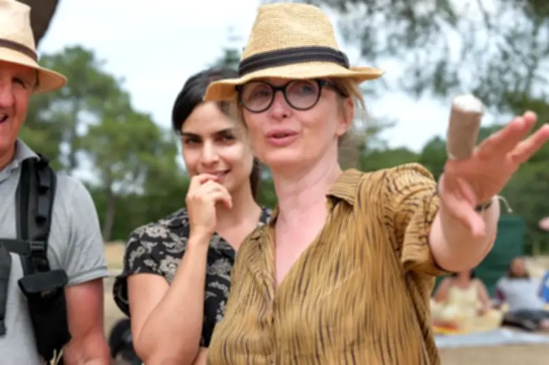 Cineasta Julie Delpy satiriza el racismo en su nueva película con humor ácido