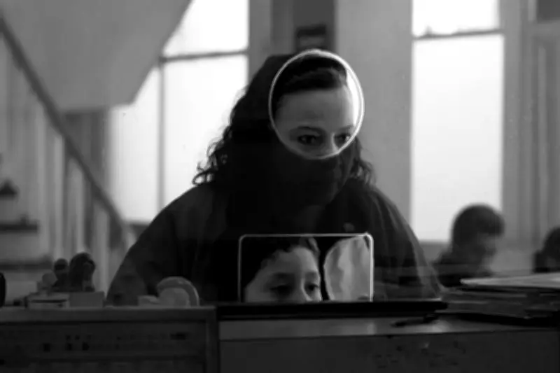 Cineastas mexicanas triunfan en Berlín con 'Moscas' y 'Chicas Tristes'