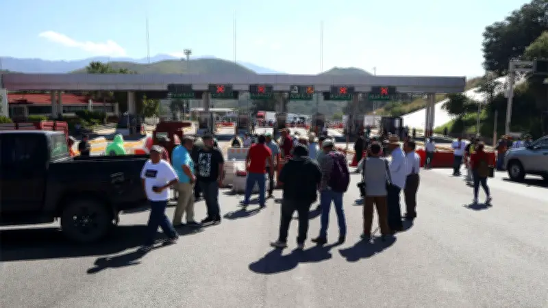 Civiles Armados Bloquean Carreteras en Jalisco y Michoacán Tras Operativo Federal