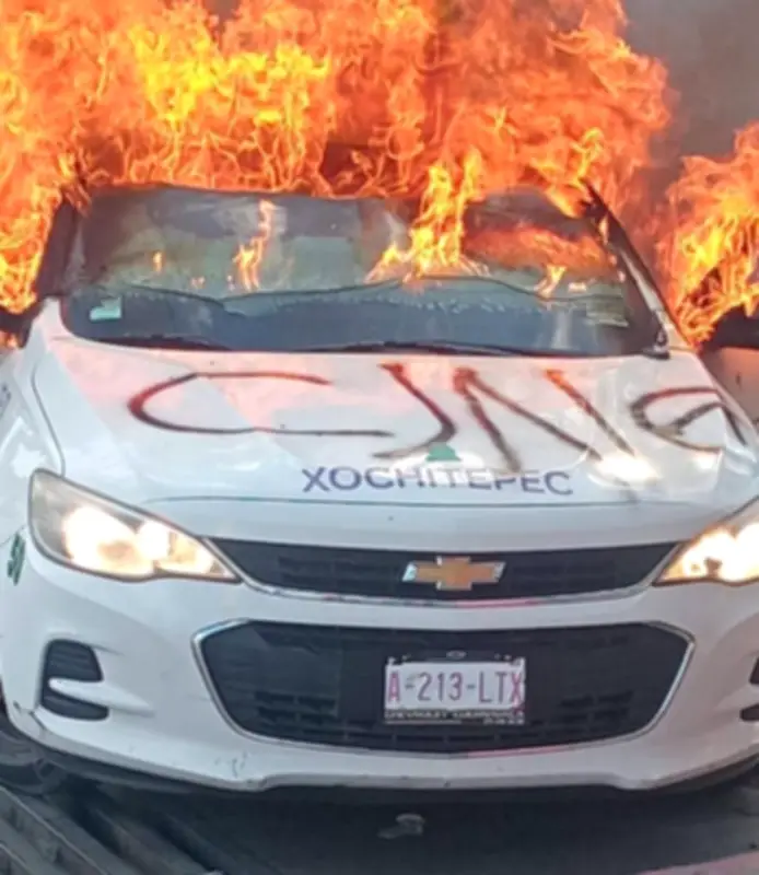 CJNG quema OXXO y vehículos en Morelos tras caída de 'El Mencho'; refuerzan vigilancia