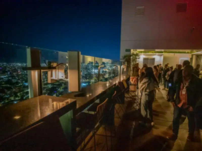 Clausuran terraza del Hotel Riu en Guadalajara tras salto mortal que puso en riesgo a ciudadanos