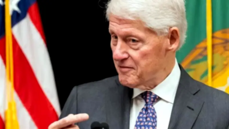 Clinton niega conocimiento de actividades de Epstein en entrevista con ABC