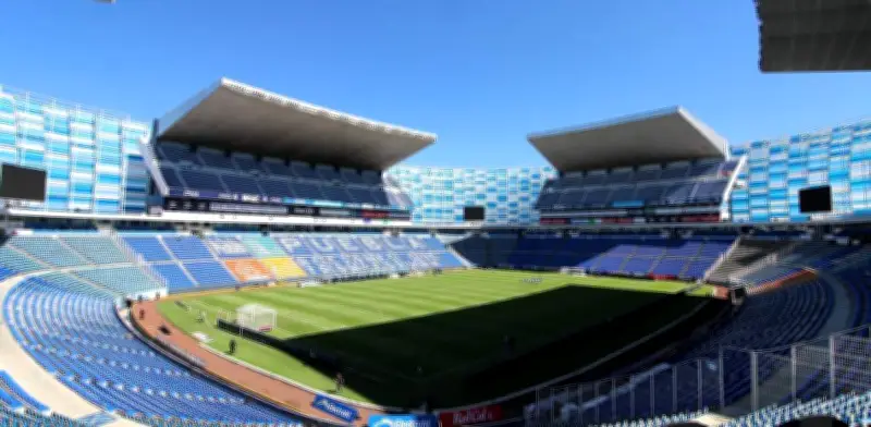 Club Puebla en la mira: Bejos lidera la puja por la compra frente a capital extranjero