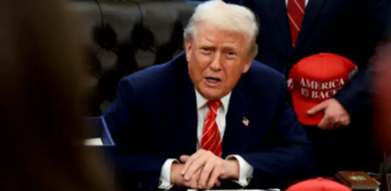 Cámara de Representantes aprueba reforma electoral de Trump que exige identificación para votar