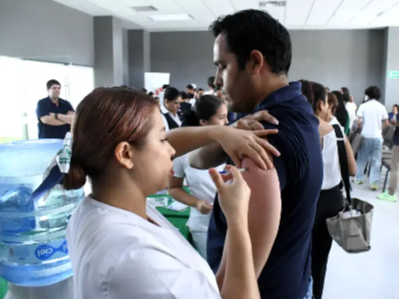 Coahuila despliega campaña masiva de vacunación contra sarampión con 120 mil dosis