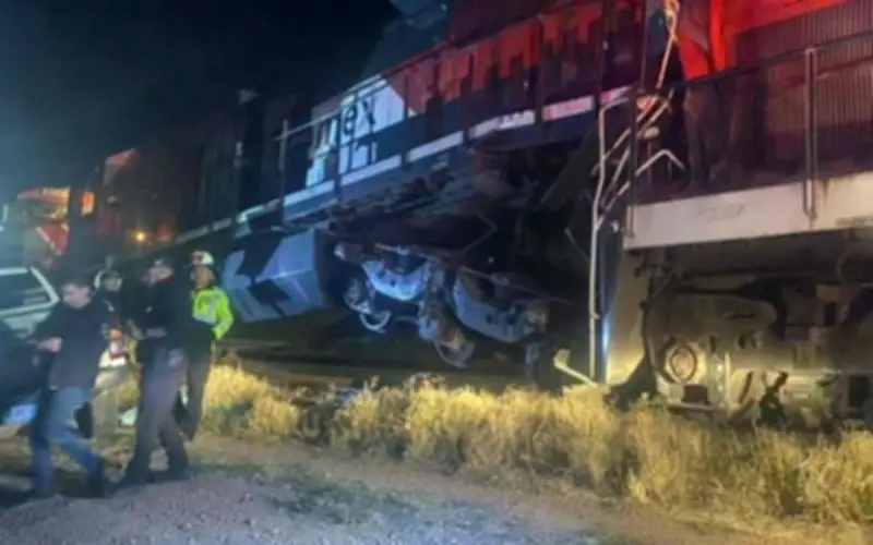 Colisión frontal de trenes Ferromex en Sonora deja múltiples lesionados