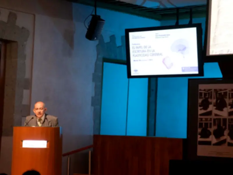 Colnal destaca que la ortografía preserva la cultura y permite la comprensión entre generaciones