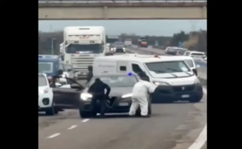 Comando Asalta Furgones Blindados en Italia en Espectacular Operación con Tiroteo