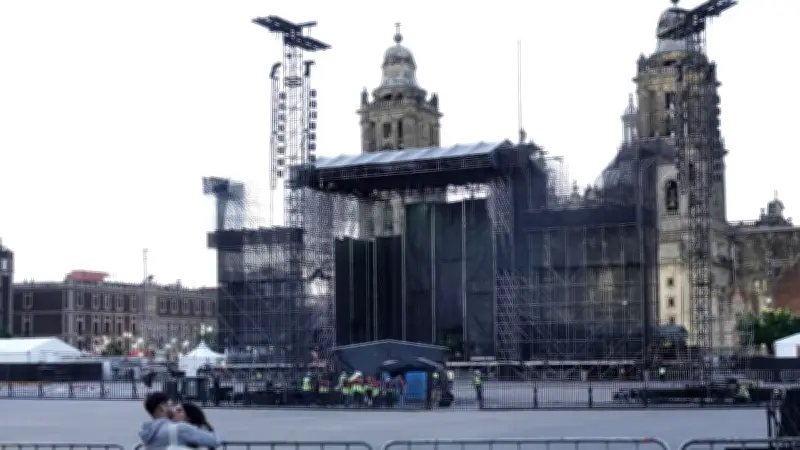 Comerciantes del Centro Histórico denuncian cierre forzado por concierto de Shakira en el Zócalo