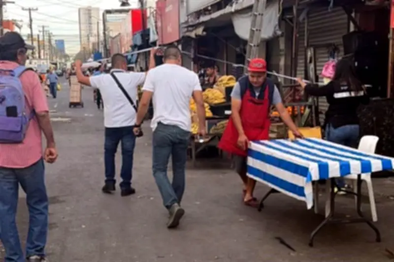 Comercio de Monterrey Ordena a Puesteros Desalojar el Mesón Estrella