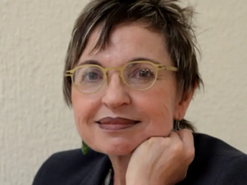 Concepción Company desmitifica la pureza del español y alerta sobre soberanía digital