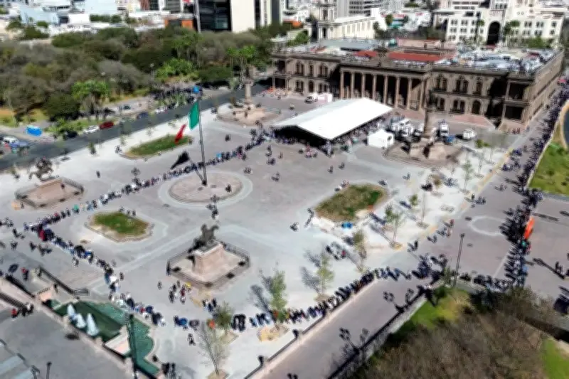 Concluye vacunación masiva en Monterrey tras abarrotar la Macroplaza