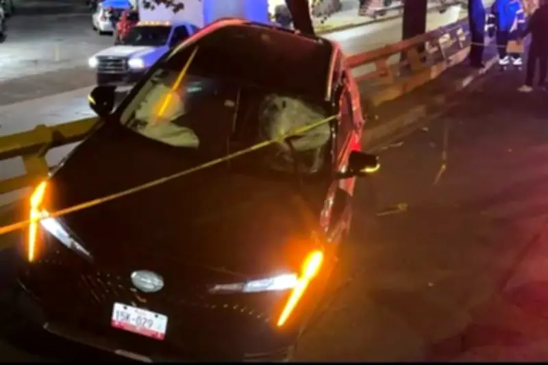 Conductor sufre infarto y provoca accidente en el Circuito Interior de la CDMX