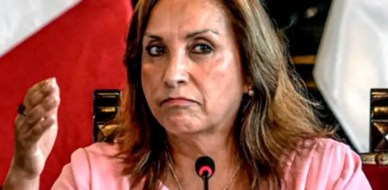 Congreso de Perú aprueba juicio político para destituir a la presidenta Dina Boluarte