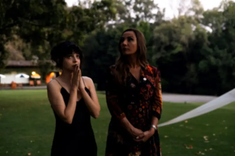 Consuelo Duval y Giselle Kuri protagonizan el caos cómico en 'Bodas S.A.'