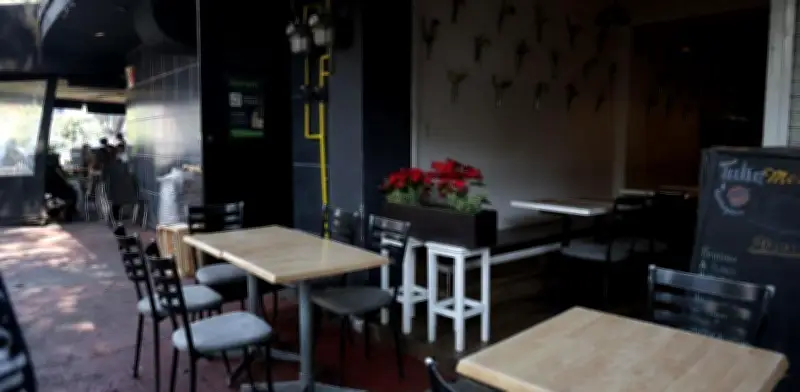 Contingencia ambiental afecta ventas en restaurantes durante San Valentín en CDMX