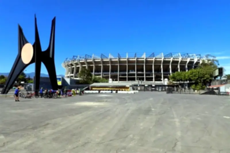 Copa Mundial afecta ingresos de vendedores ambulantes y trabajadoras sexuales en México