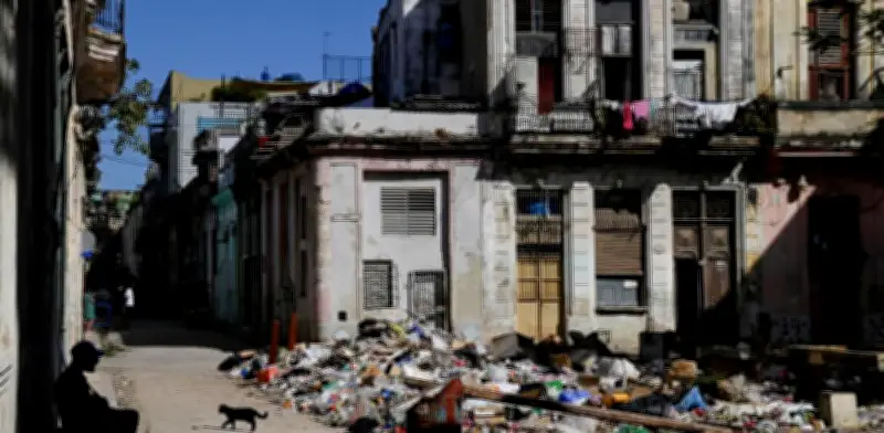 Crisis de Combustible en Cuba: Basura Inunda Calles y Afecta Economía Clave