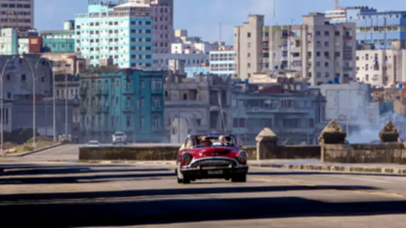 Cuba enfrenta crisis energética: suspende turbosina por un mes y agradece ayuda de México