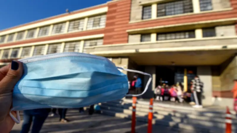 Cubrebocas vuelve a ser obligatorio en mercados de Hidalgo por brote de sarampión