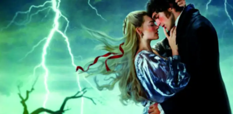 Cumbres Borrascosas revive con una adaptación visceral y adulta de Emerald Fennell