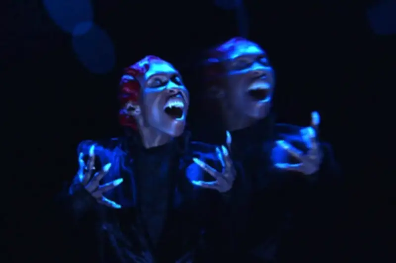 Cynthia Erivo brilla en la nueva producción teatral de Drácula en la Ciudad de México