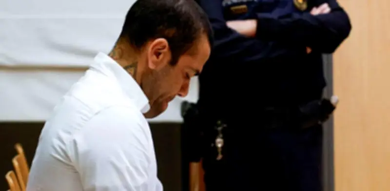 Dani Alves niega violación y rompe en llanto durante emotiva declaración en juicio