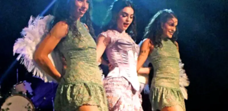 Daphne Michelle conquista CDMX con su debut de boleros y sorpresa romántica