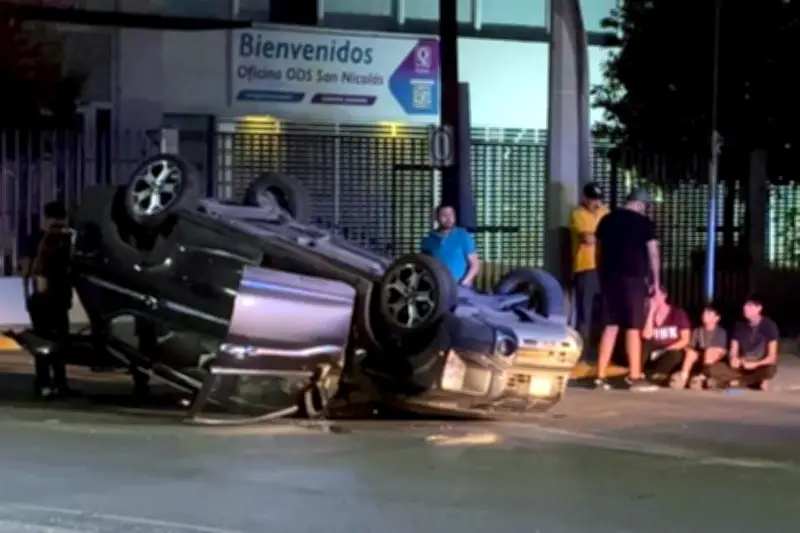 Dejan volcaduras seis lesionados en carretera federal