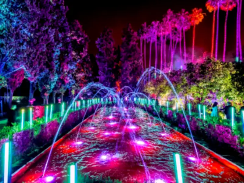 Denuncian a alcalde Tabe por presunta privatización del Parque Lira con Alicia en el País de las Maravillas