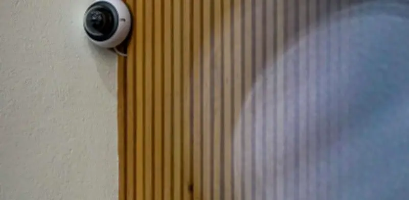 Denuncian cámaras ocultas en baños de empresa alimentaria en Nuevo León