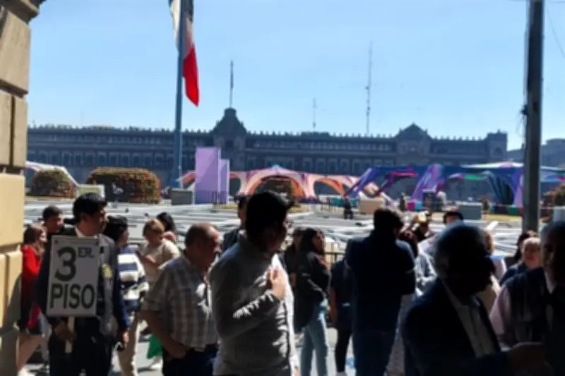 Desalojan Zócalo por Simulacro y Encuentran Vallas Instaladas de Sorpresa