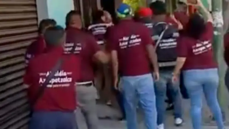 Despiden a funcionarios de Azcapotzalco por agredir a vecinos en operativo