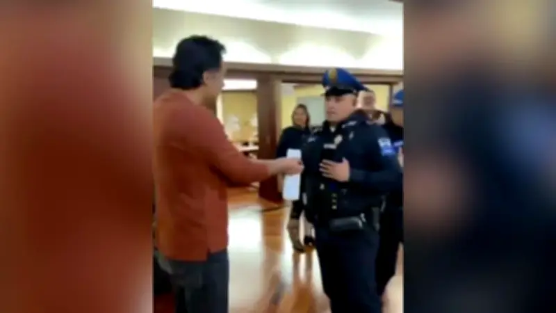 Destituyen a Marx Arriaga de la SEP y le exigen desalojar su oficina de inmediato