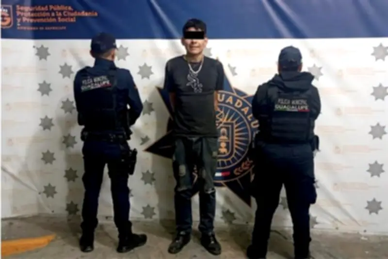 Detienen a Hombre con Vehículo Robado en Guadalupe, Nuevo León