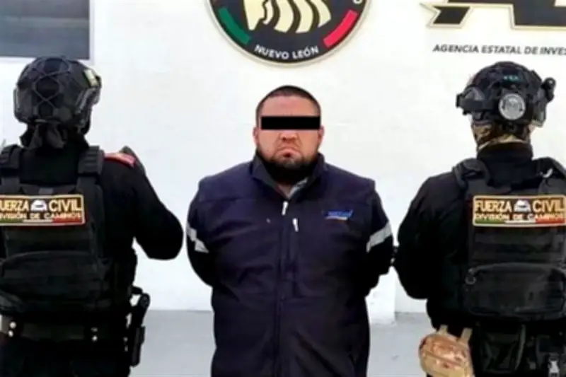 Detienen a sujeto por robo de refrigerador y le encuentran drogas en posesión