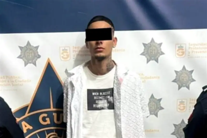 Detienen a sujeto que cayó en moto con arma larga y droga en Nuevo León