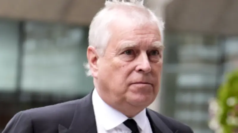 Detienen al expríncipe Andrés en Reino Unido por vínculos con Jeffrey Epstein