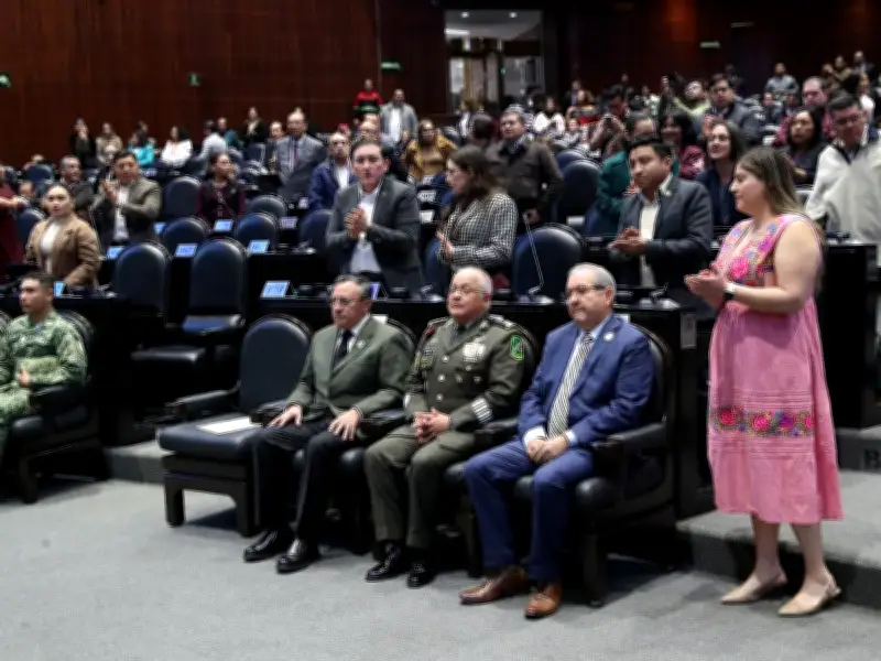 Diputado PAN provoca rechazo al elogiar mano dura de Calderón en Día del Ejército