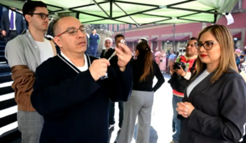 Diputados del Congreso de CDMX se vacunan contra sarampión en módulo especial