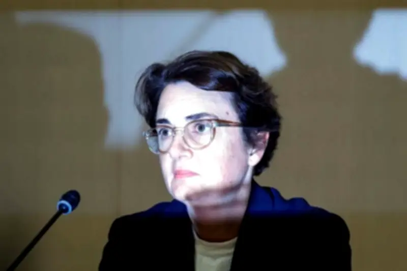 Directora del Museo del Louvre renuncia tras crisis de gestión y presupuesto