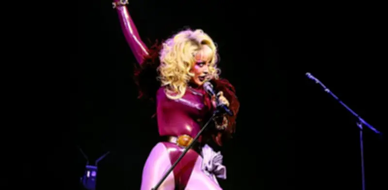 Doja Cat electriza el Palacio de los Deportes con un espectáculo de rap, baile y fuego