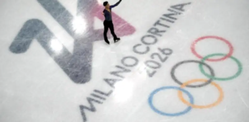 Donovan Carrillo y Bad Bunny: el poder latino que cumple sueños en el hielo y el Super Bowl