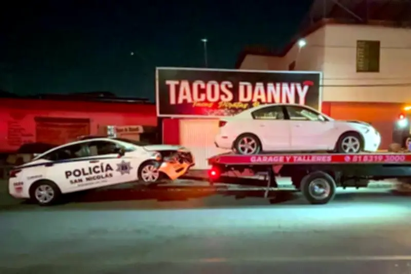 Dos asaltantes provocan choque de patrulla policial en incidente de alta tensión